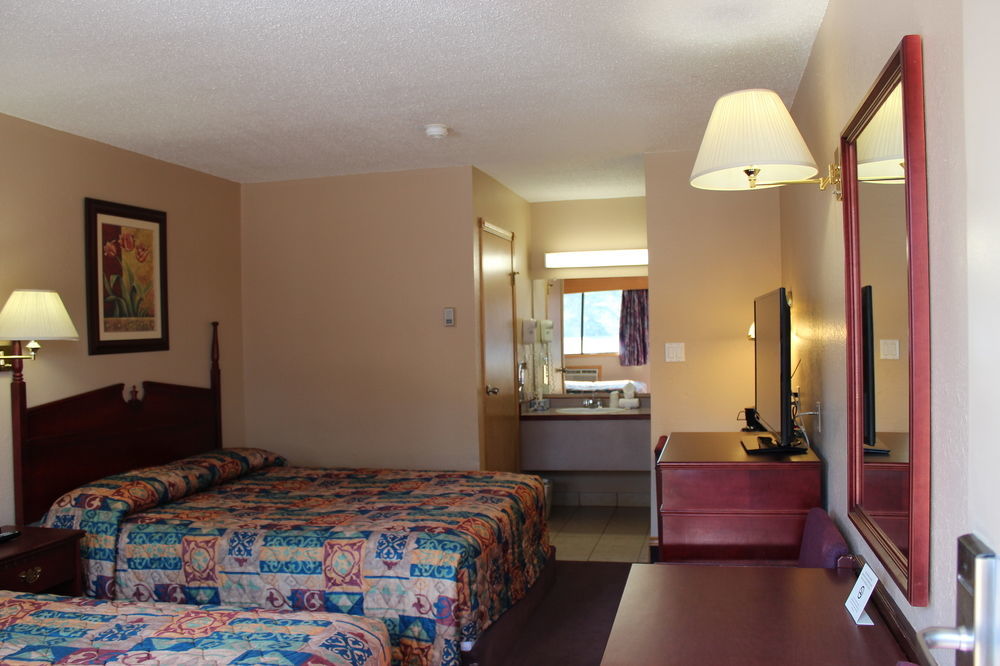 Howard Johnson By Wyndham Red Deer Penhold Exterior foto