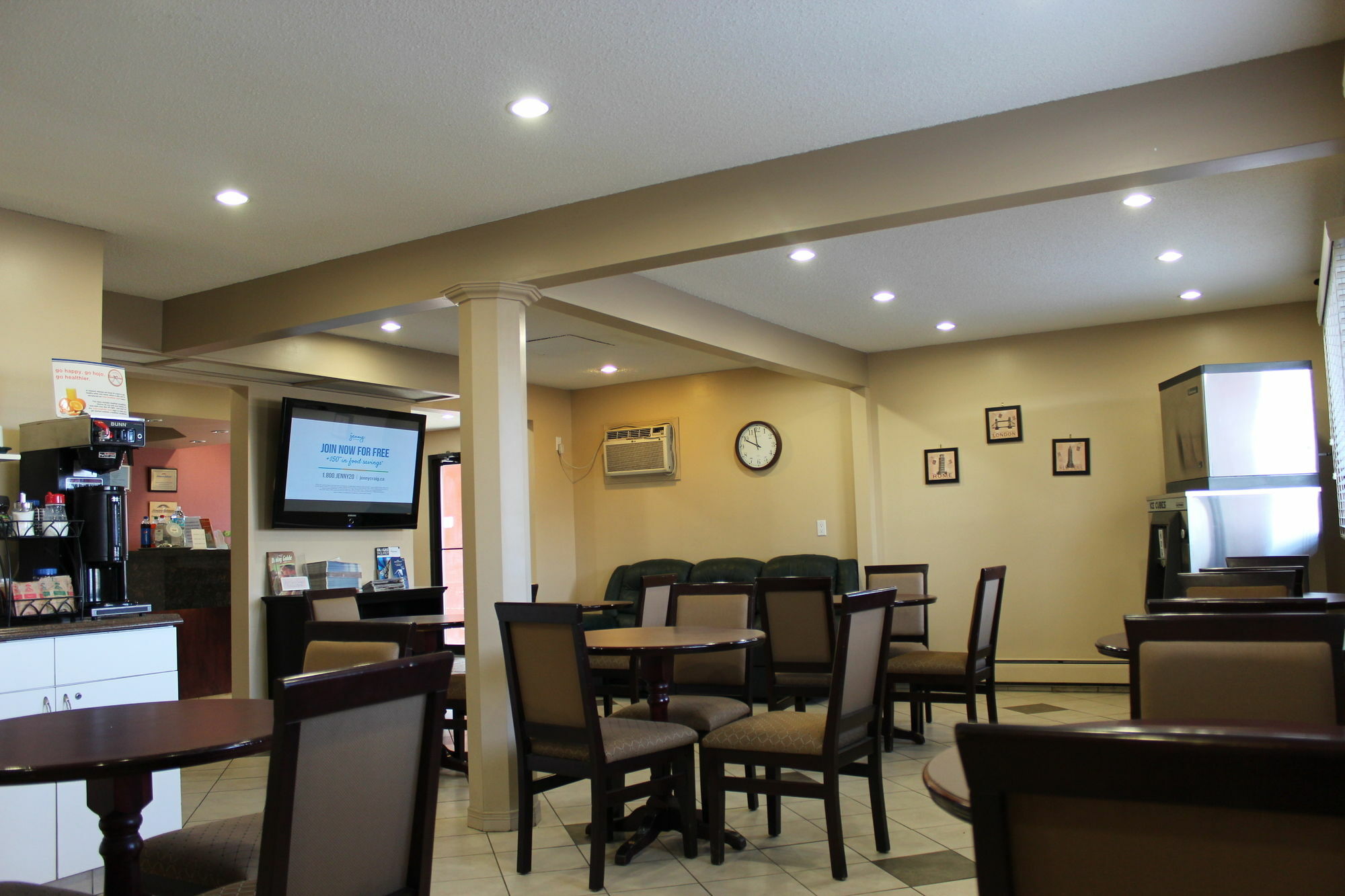 Howard Johnson By Wyndham Red Deer Penhold Exterior foto