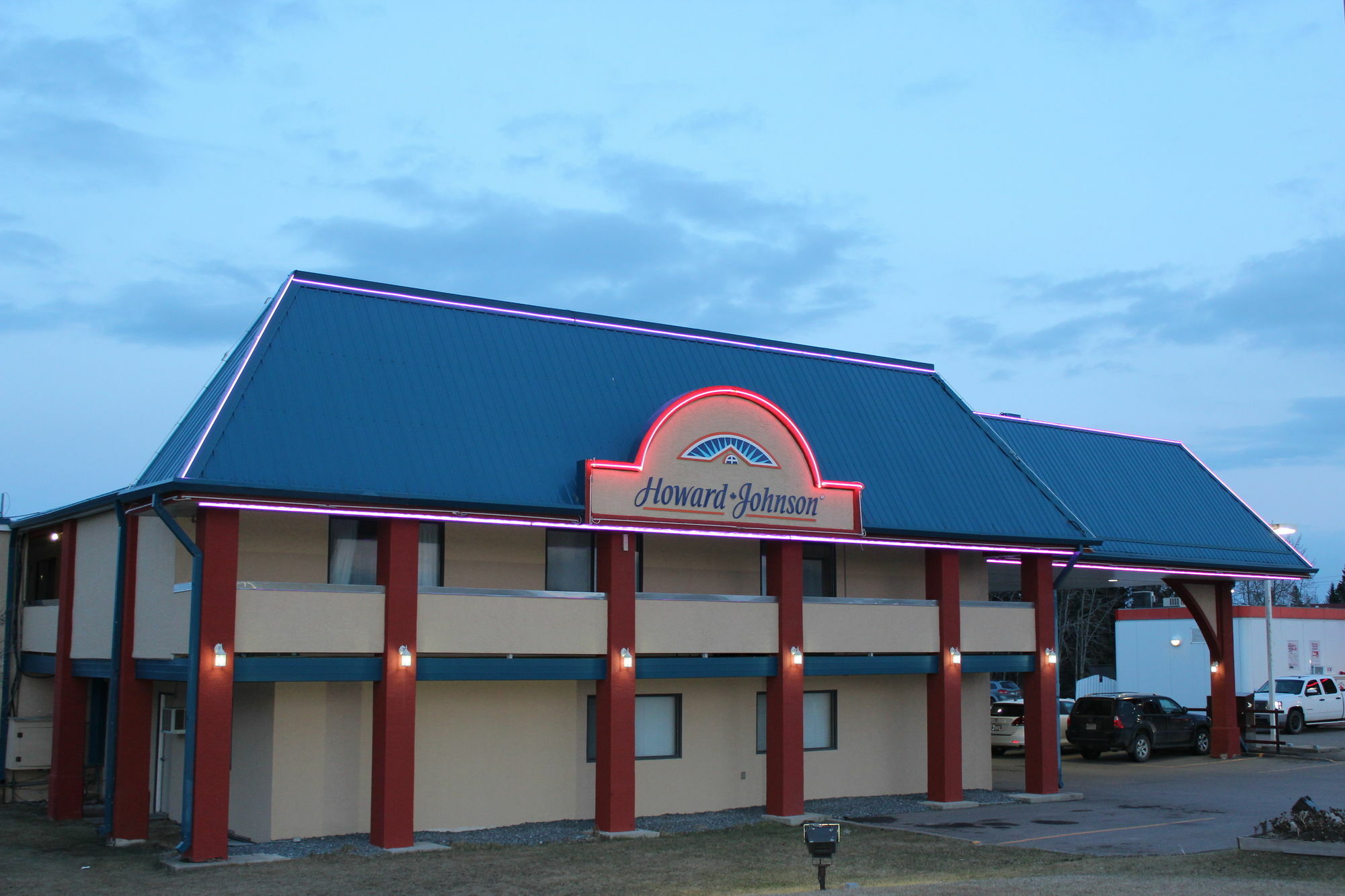 Howard Johnson By Wyndham Red Deer Penhold Exterior foto