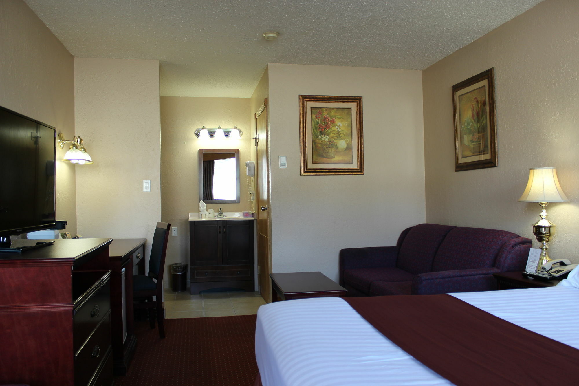 Howard Johnson By Wyndham Red Deer Penhold Exterior foto